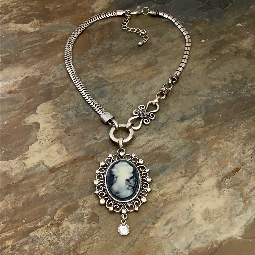 Nwt Candy Did It! Blue Eclectic Cameo Necklace